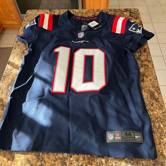 Autographed Mac Jones Jersey - Picture 5 of 7